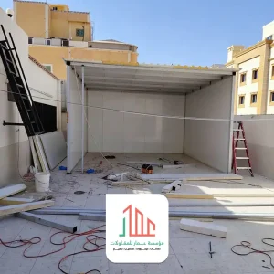 تركيب مظلة ساندوتش بانل بهيكل معدني